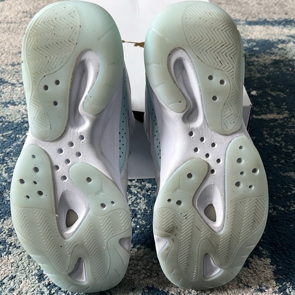 Women’s Air Jordan 11 CMFT LOW - Picture 6 of 8